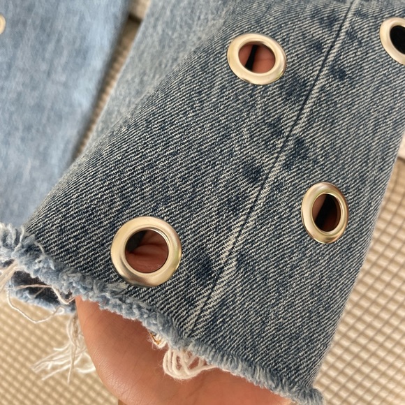 ONE OF A KIND Levi’s Wedgie Straight Jeans with Grommet Embellishments - Size 24 - Picture 3 of 5